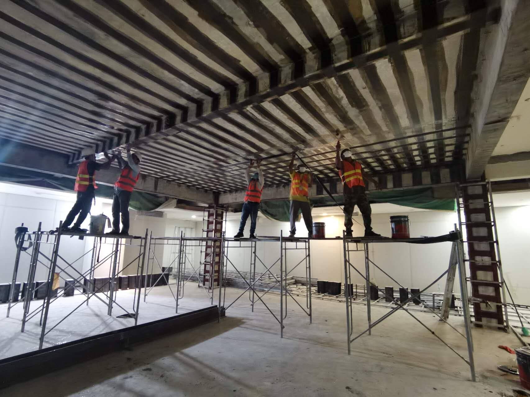 Kamboçya'da Süpermarket Güçlendirmesi: Karbon fiber, Çelik Levha Bağlama Kamboçya'da Süpermarket Güçlendirmesi: Karbon fiber, Çelik Levha Bağlama
