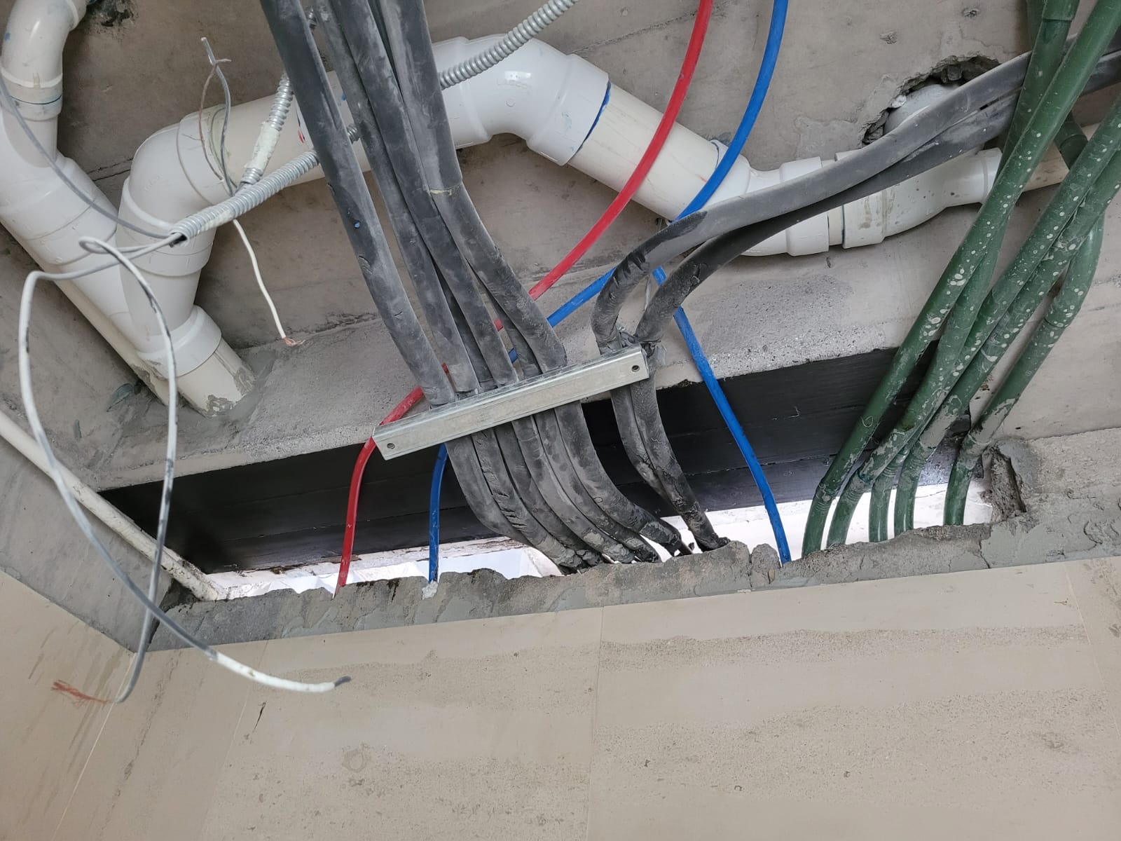 Meksika'da Karbon Fiber Takviyeli Polimer (CFRP) ile Beton Kirişin Güçlendirilmesi