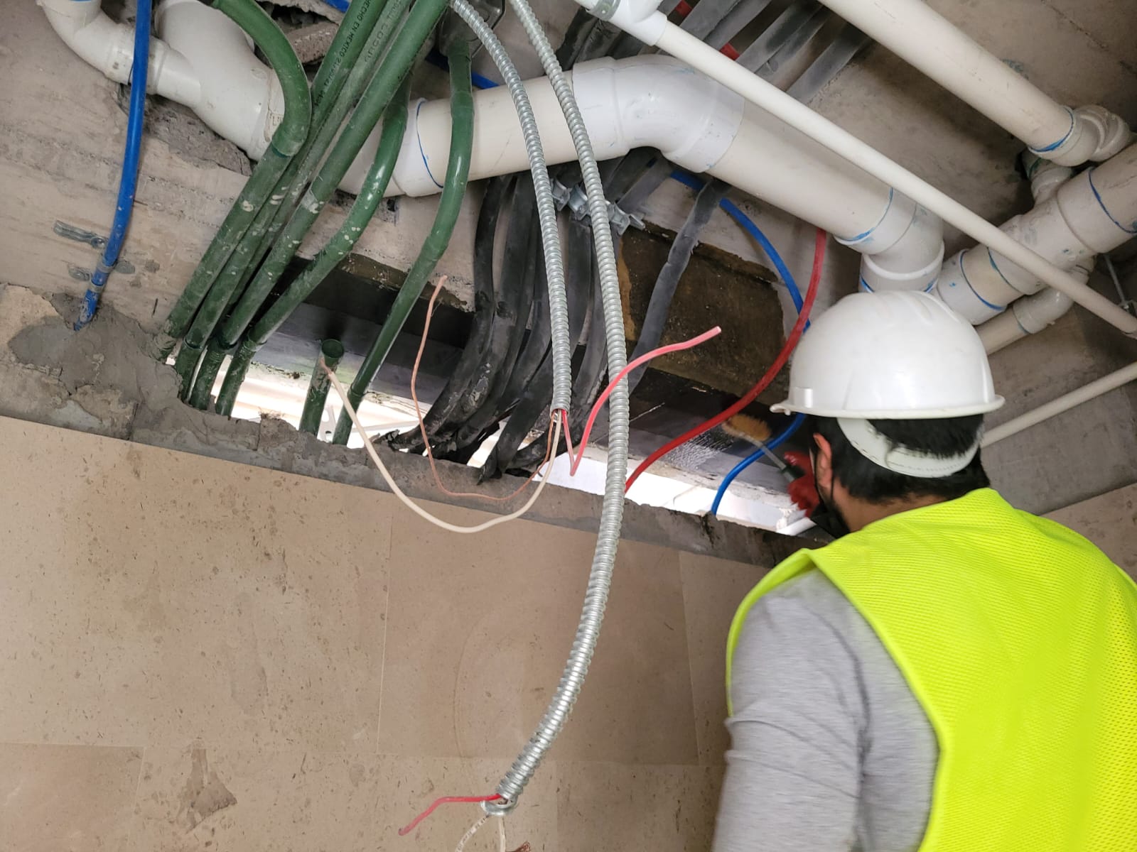 Meksika'da Karbon Fiber Takviyeli Polimer (CFRP) ile Beton Kirişin Güçlendirilmesi