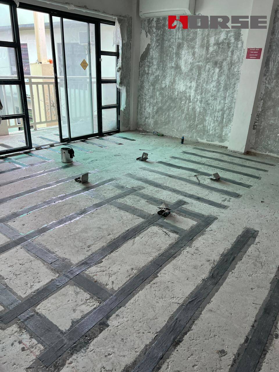 Beton Zemin Döşemesindeki Çatlakları Çatlak Enjeksiyonu ve Karbon Fiber Levha ile Onarın