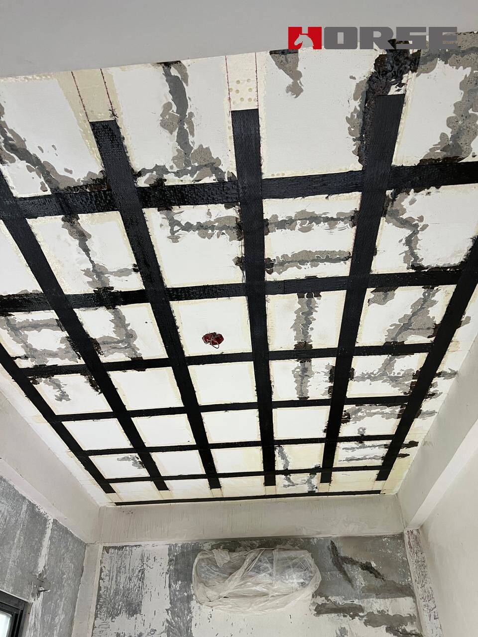 Beton Zemin Döşemesindeki Çatlakları Çatlak Enjeksiyonu ve Karbon Fiber Levha ile Onarın