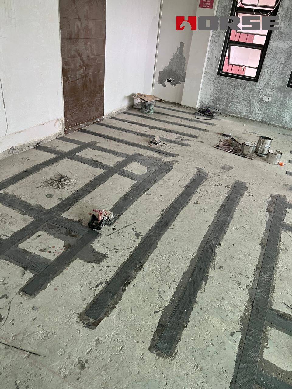 Beton Zemin Döşemesindeki Çatlakları Çatlak Enjeksiyonu ve Karbon Fiber Levha ile Onarın