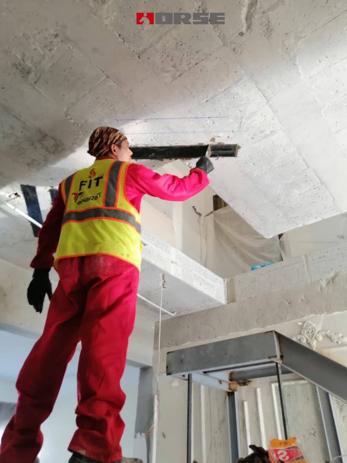 Karbon Fiber Kullanılarak Açıklıkları Olan Beton Döşemenin Güçlendirilmesi