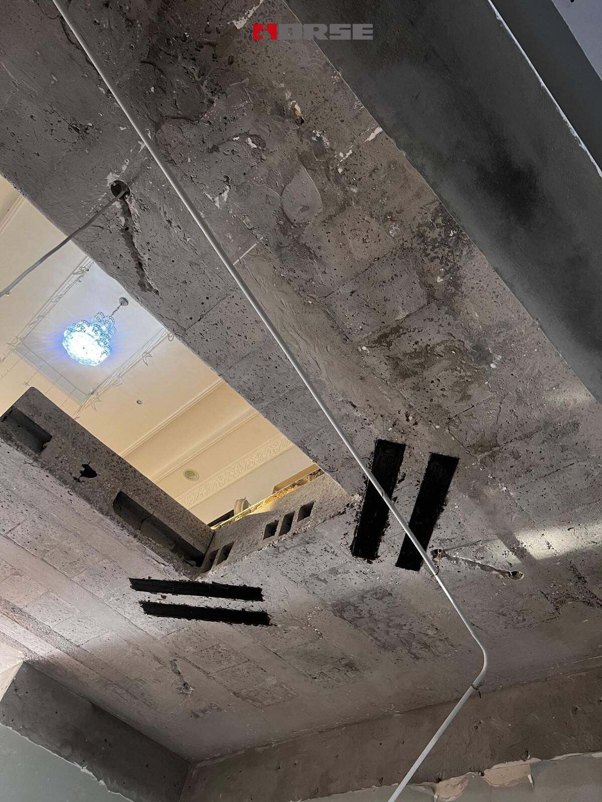 Karbon Fiber Kullanılarak Açıklıkları Olan Beton Döşemenin Güçlendirilmesi