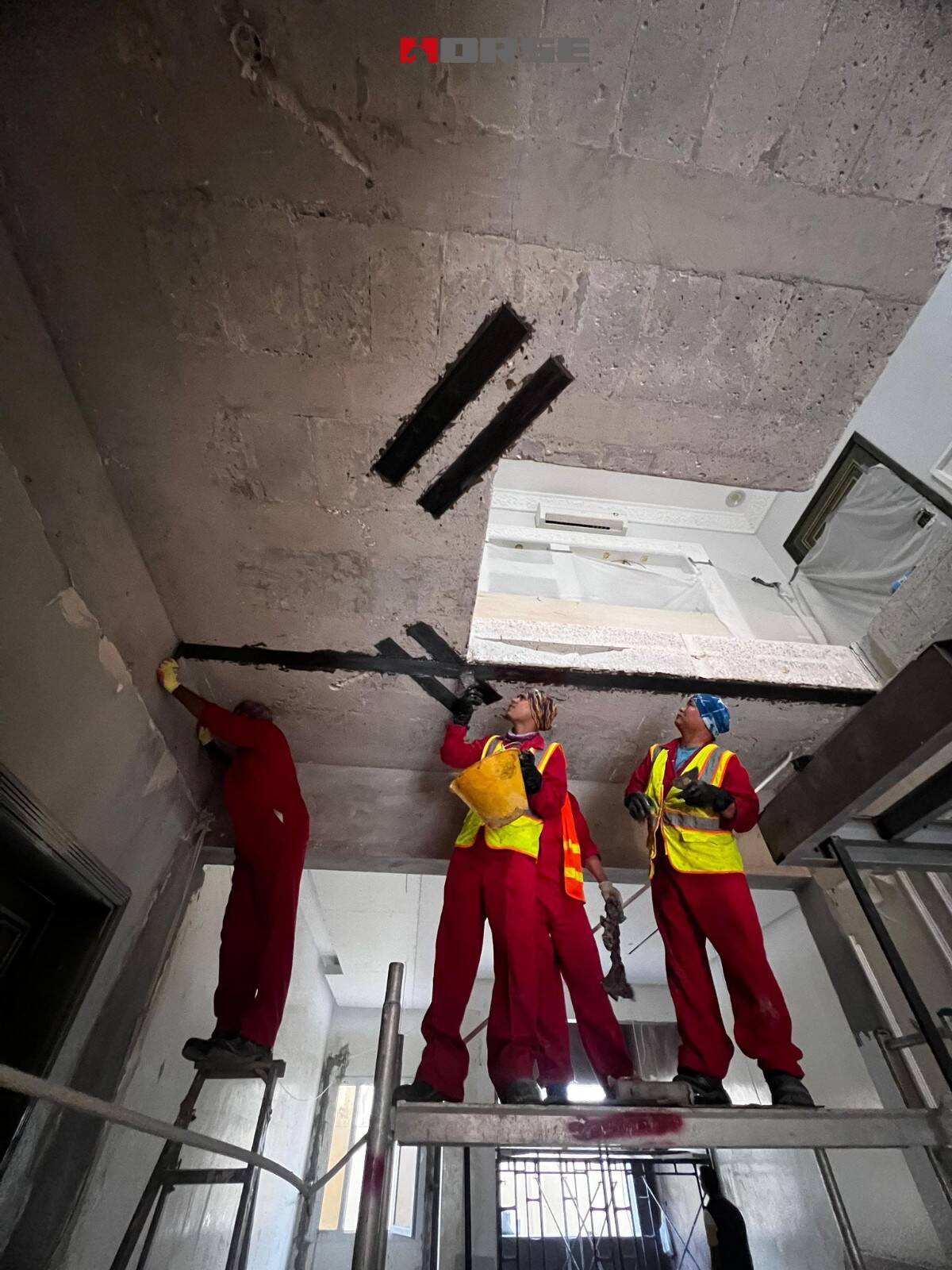 Karbon Fiber Kullanılarak Açıklıkları Olan Beton Döşemenin Güçlendirilmesi