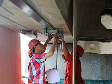 Box girder strengthening_Pre-stressed CFRP laminate 