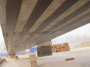 Karbon fiber levhalarla kiriş köprüsünün güçlendirilmesi uygulaması