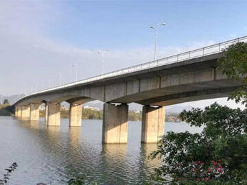 Tek Yönlü Karbon Fiber Takviyeli Kirişli Köprü