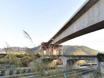 Öngerilmeli Karbon Fiber Takviyeli RC Sürekli Kirişli Köprü